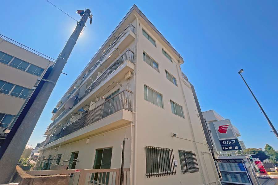 東興マンションの外観（南東側から）