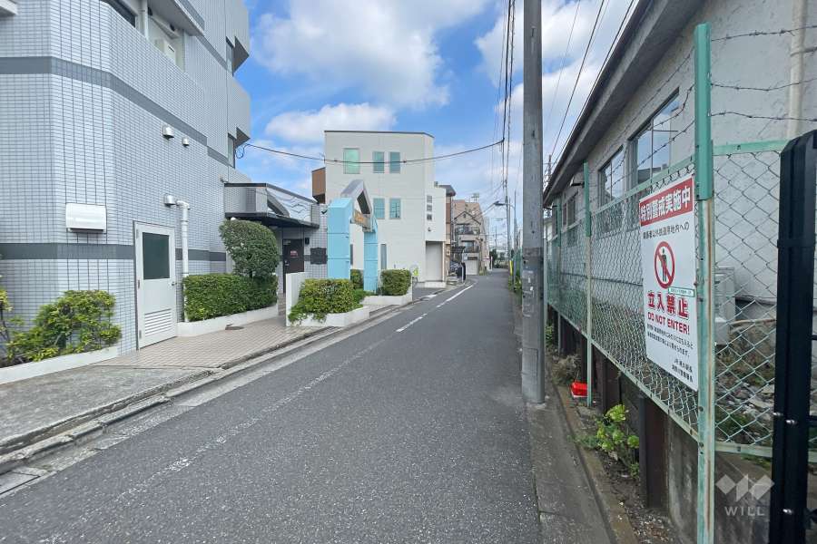 敷地北東側の前面道路　