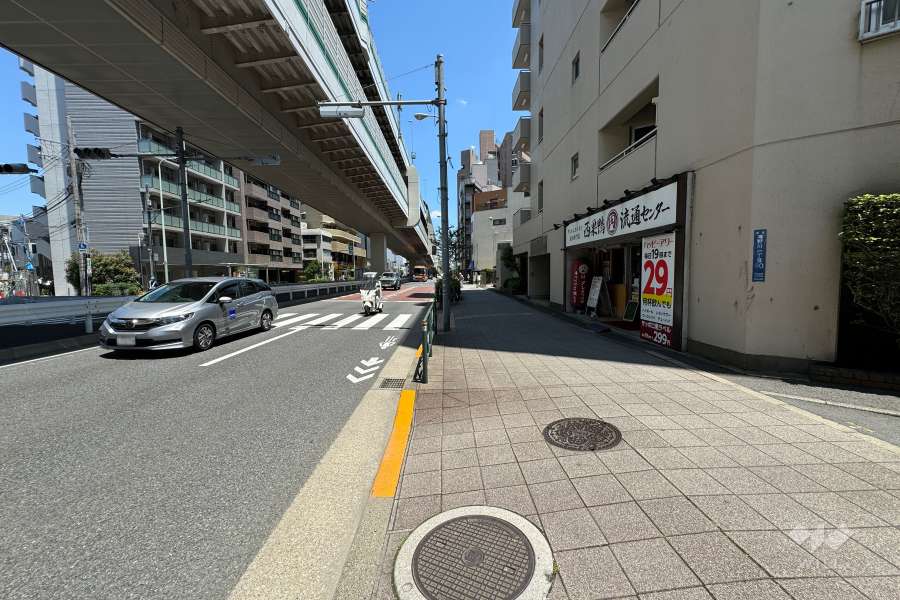 敷地北西側の前面道路