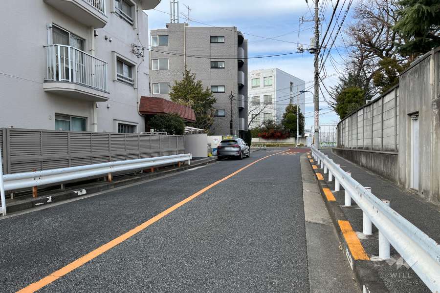 敷地東側の前面道路