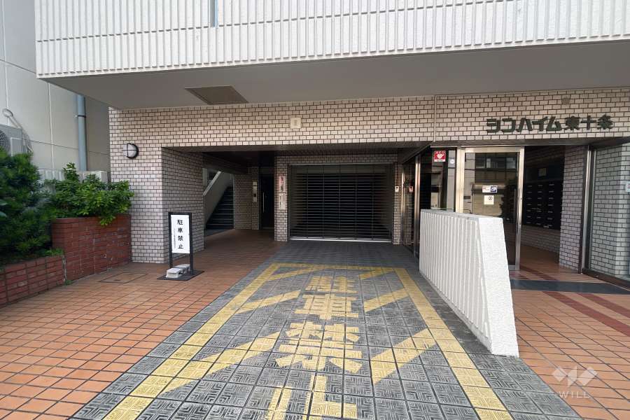 駐車場の出入り口（リングシャッター付き）