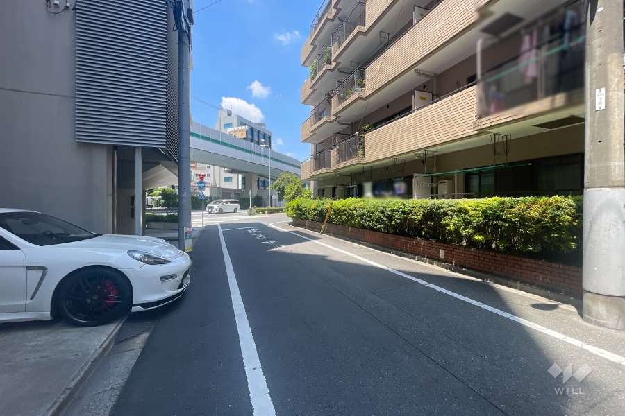 敷地南側の前面道路