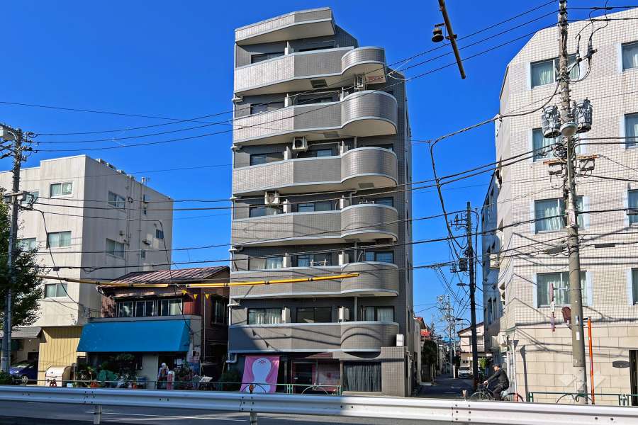 メインステージ十条の外観（南東側から）