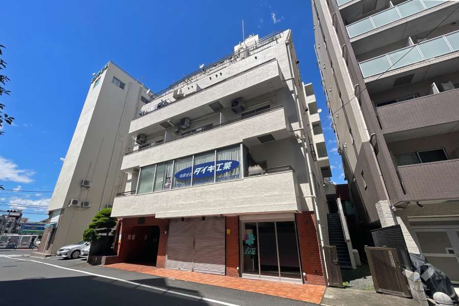 ワコー赤羽マンションの外観（南側から）