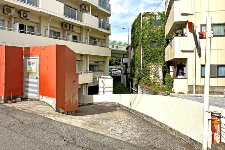 駐車場出入口
