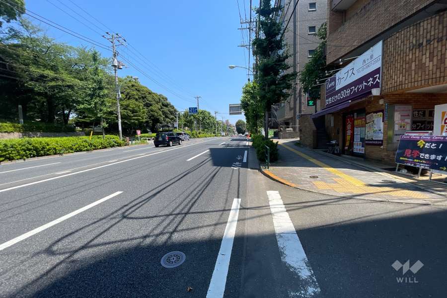 敷地北東側の前面道路