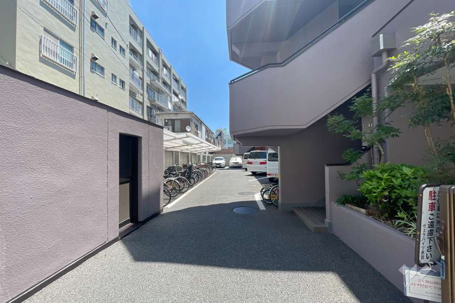 駐車場の出入り口　