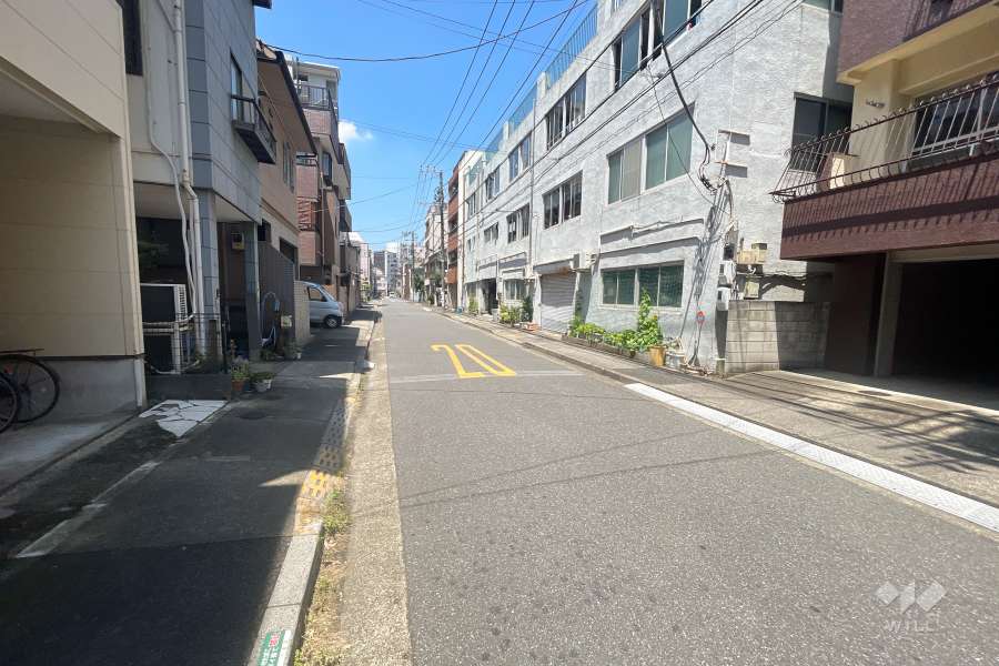 敷地南側の前面道路