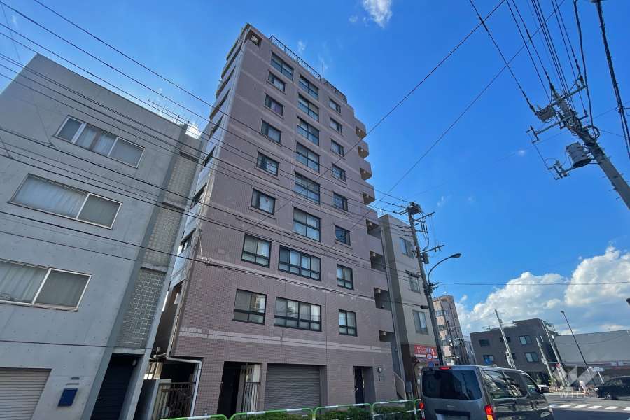 ロイヤルステージ赤羽の外観（南東側から）