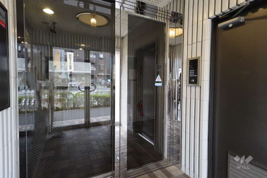 エントランスはオートロック付きです。
