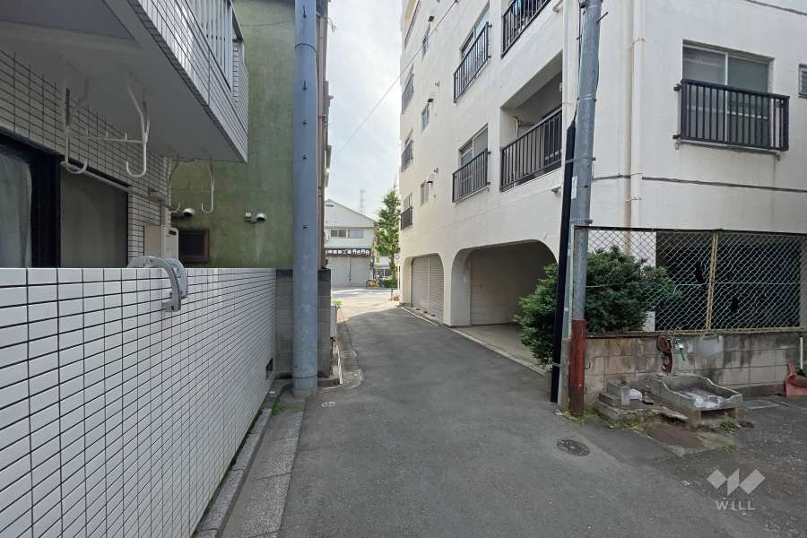 敷地南東側の前面道路