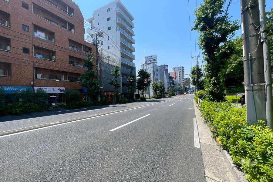 敷地北東側の前面道路
