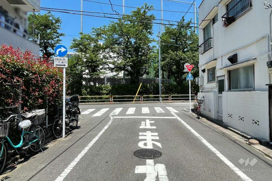 敷地南東側の前面道路