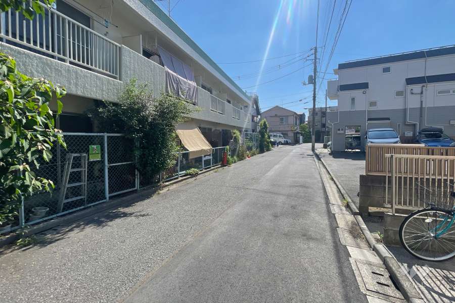 敷地南側の前面道路
