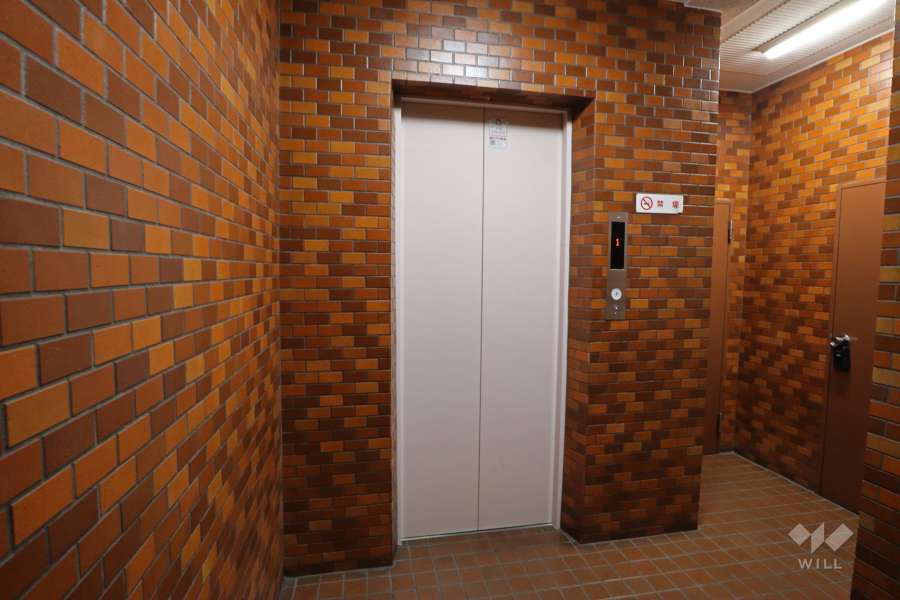 共用のエレベーター