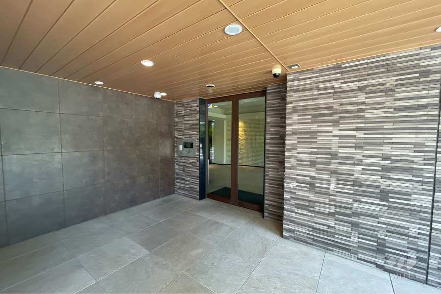 エントランスはオートロック付きです。