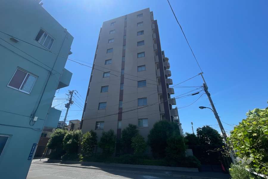 ザ・パークハウス駒込丘邸フレシアの外観（東側から）