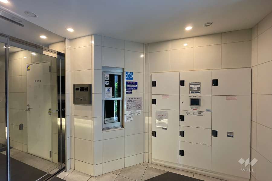 エントランスはオートロック付きです。