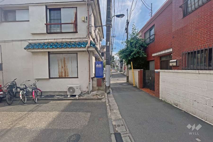 敷地の東側前面道路（北側から）