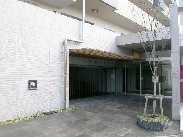 オートロックと宅配ボックスの付いたエントランス