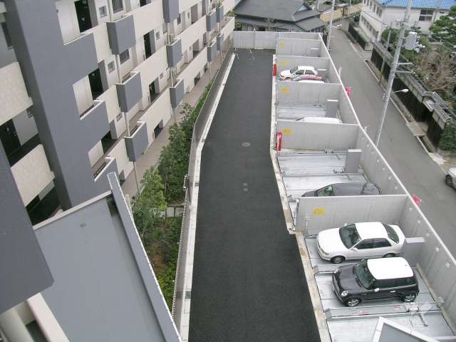 敷地内の駐車場