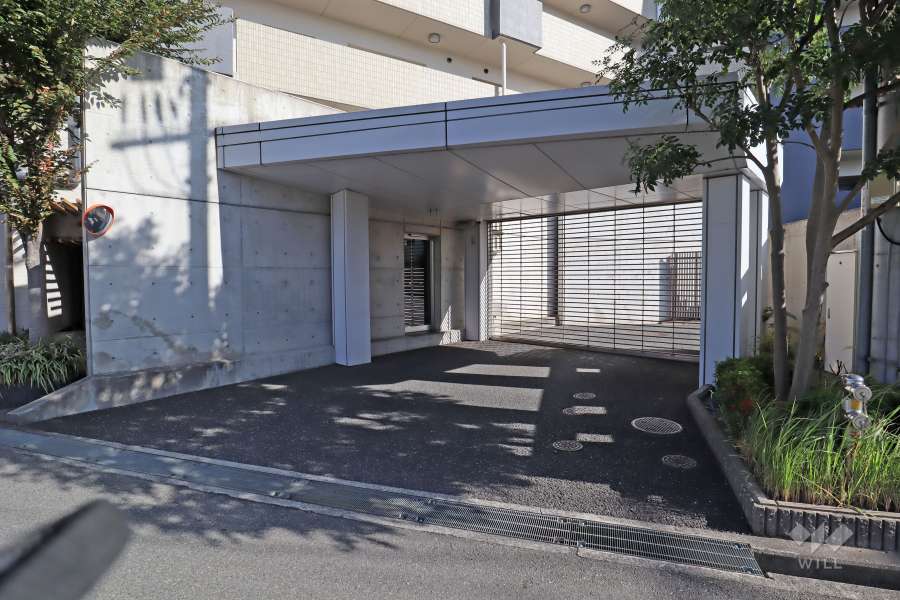 駐車場の出入り口（リングシャッター付き）