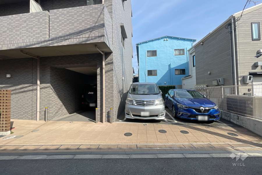 敷地内駐車場（屋外平面式と屋内平面式）