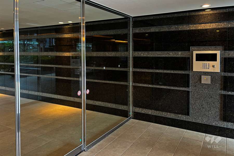 エントランスはオートロック付きです。