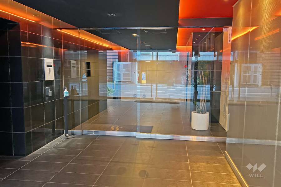 エントランスはオートロック付きです。