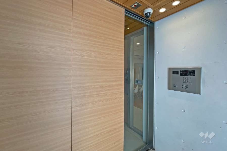 エントランスはオートロック付きです。