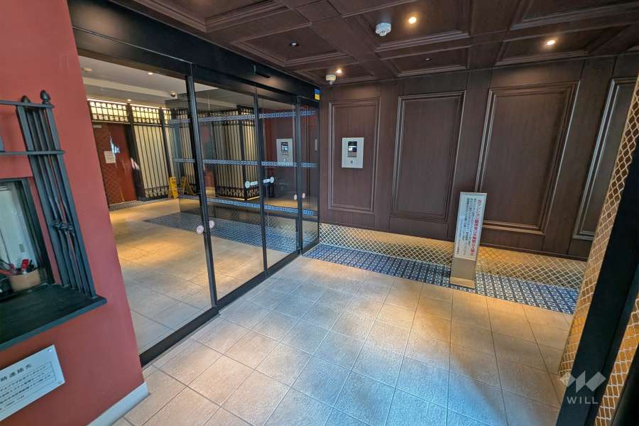 エントランスはオートロック付きです。