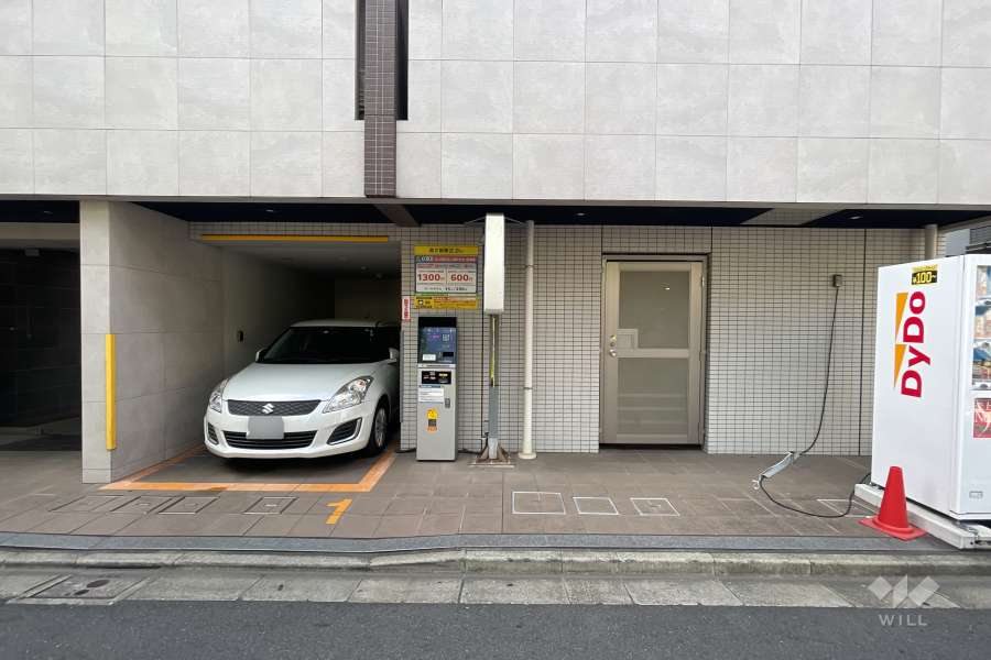 敷地内のコインパーキングと駐輪場