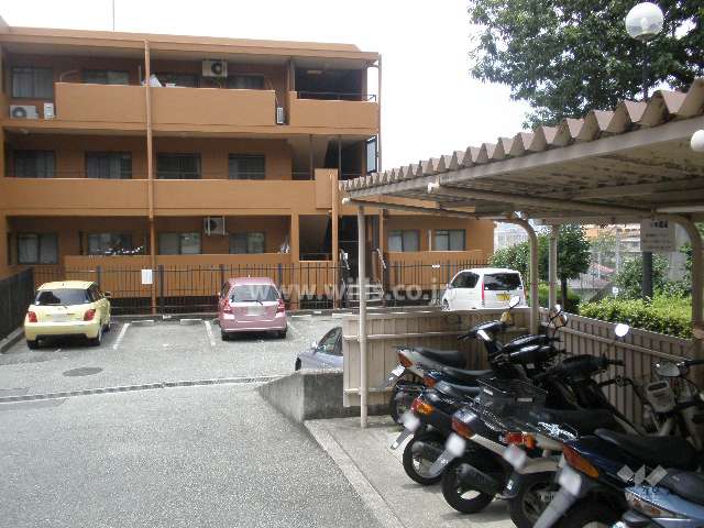 駐車場とバイク置き場