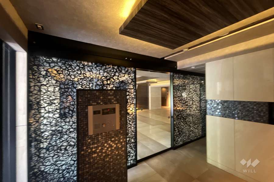 エントランスはオートロック付きです。