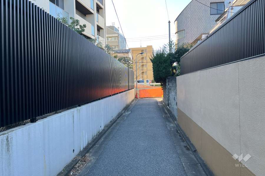 敷地北側の前面道路