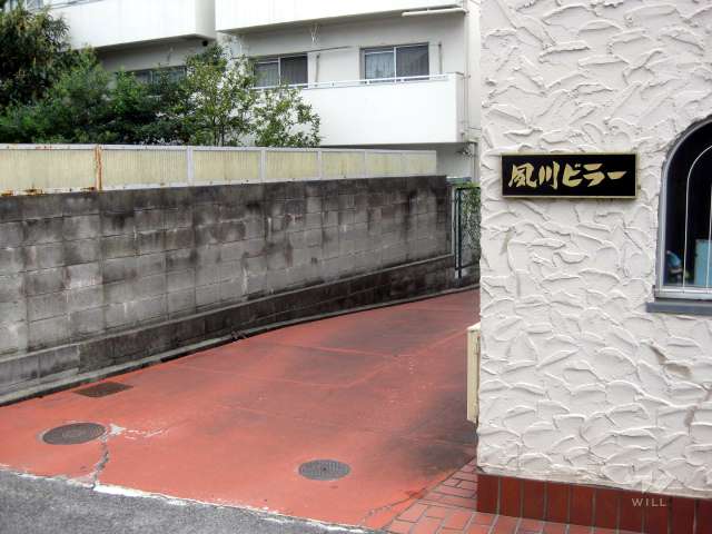 敷地入り口