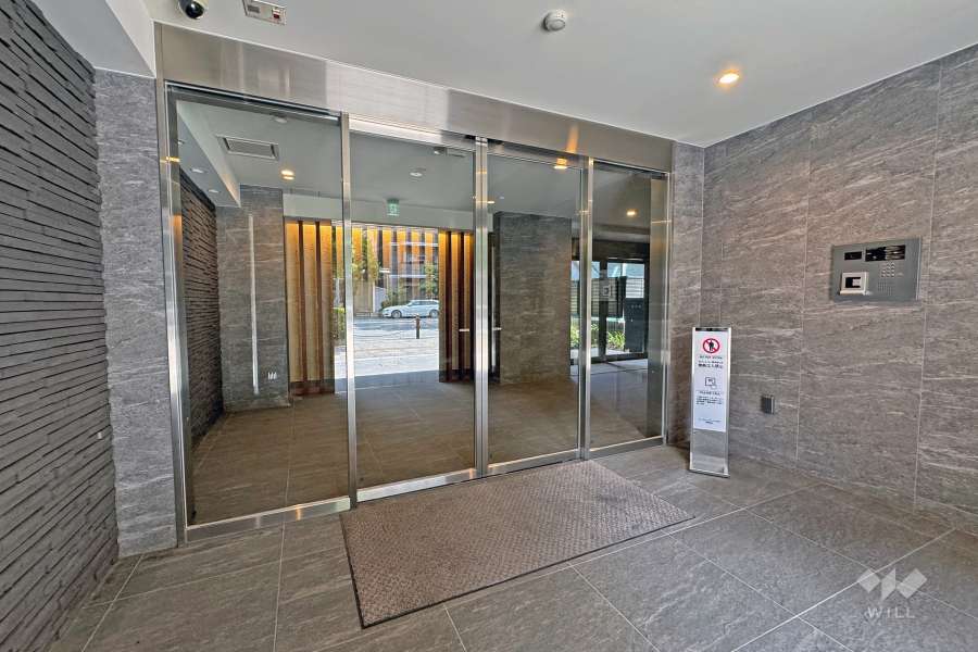 エントランスはオートロック付きです。