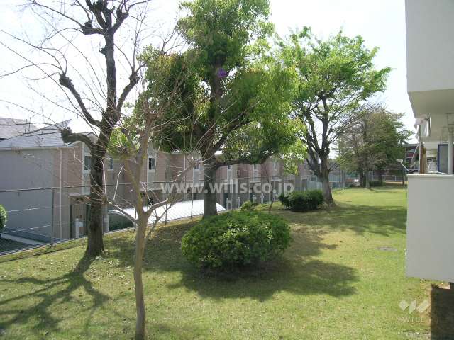 2号棟南側の芝生の庭