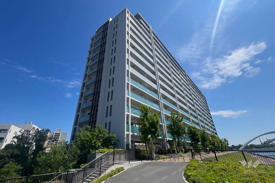 プレミスト東京王子の外観（南西側から）