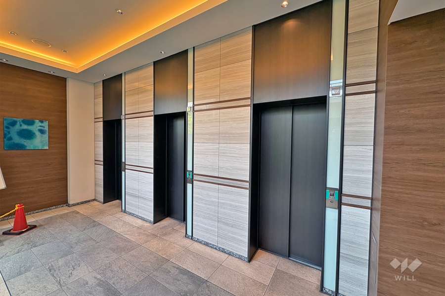 エレベーターは3基あります。