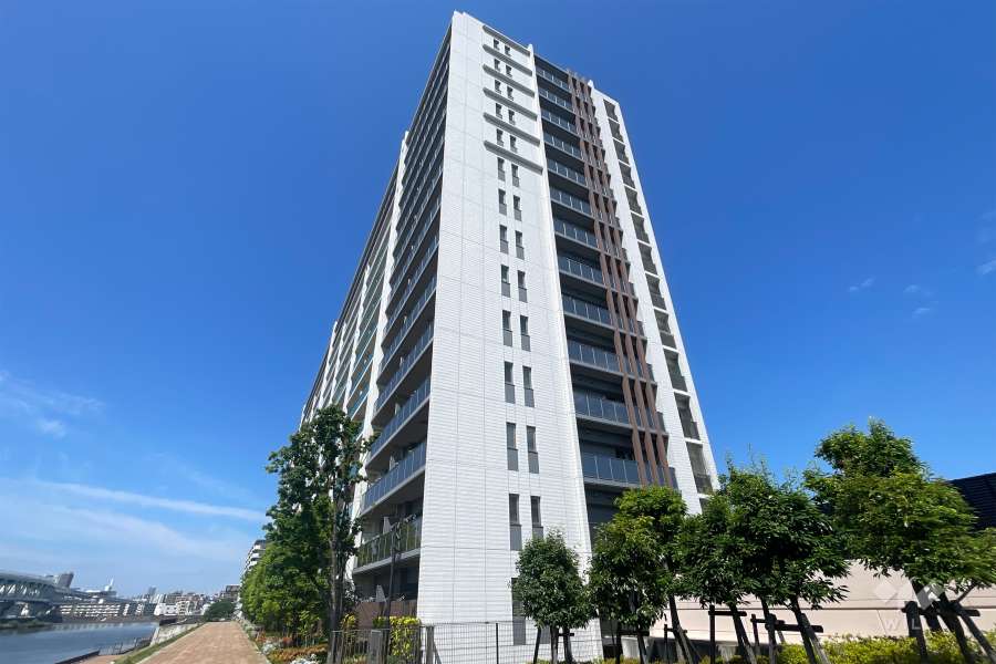 プレミスト東京王子の外観（南東側から）