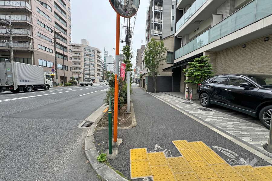 敷地北東側の前面道路　