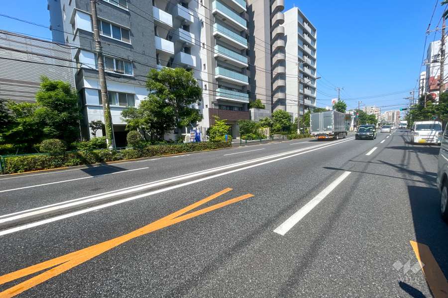 敷地北東側の前面道路