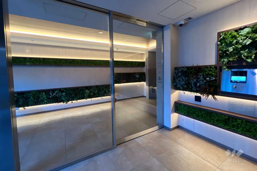 エントランスはオートロック付きです。