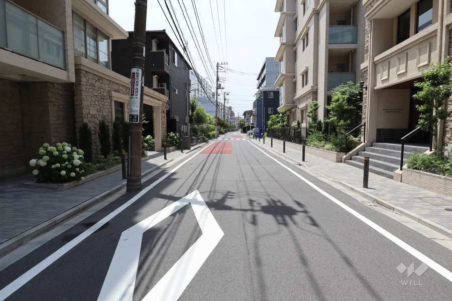 敷地西側の前面道路