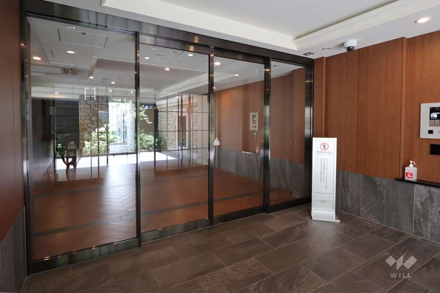 エントランスはオートロック付きです。