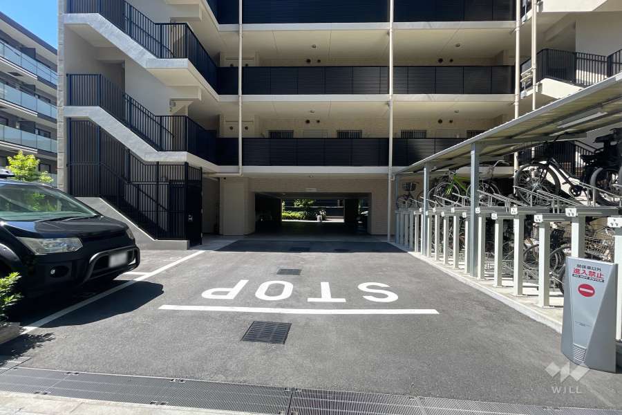 駐車場の出入り口　