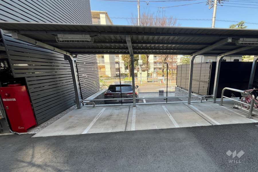 バイク置き場（屋根付き）