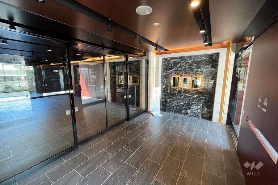 エントランスはオートロック付きです。