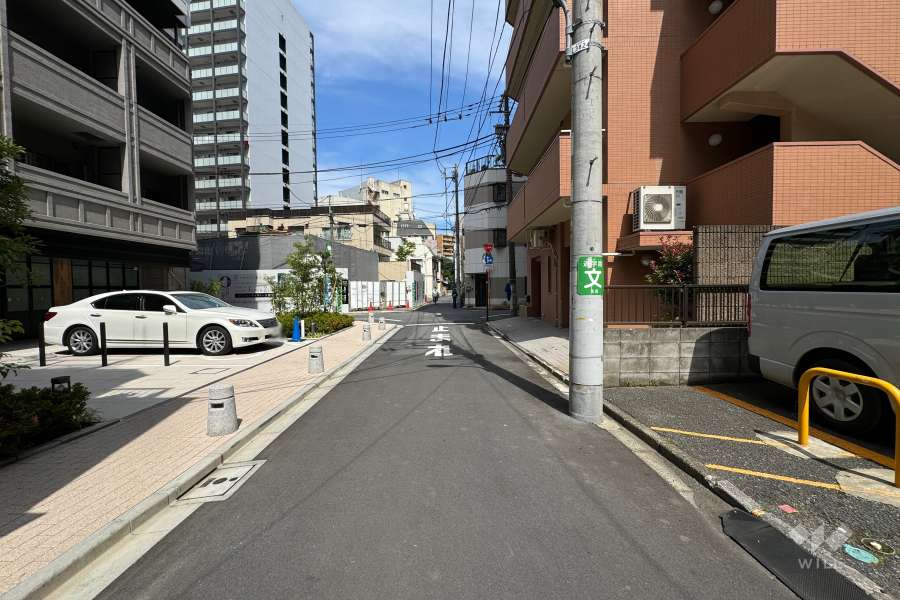 敷地南側の前面道路